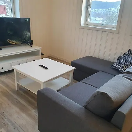 2-bedroom, Walking Distance To The Center *