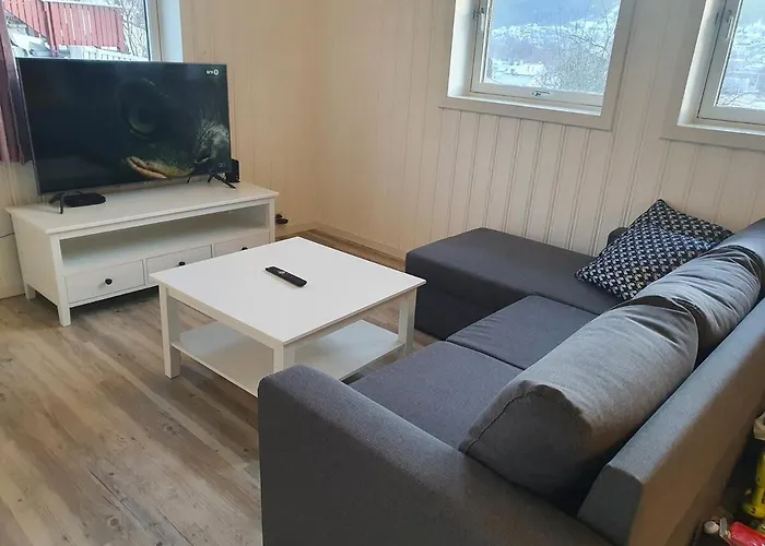 2-bedroom, Walking Distance To The Center *